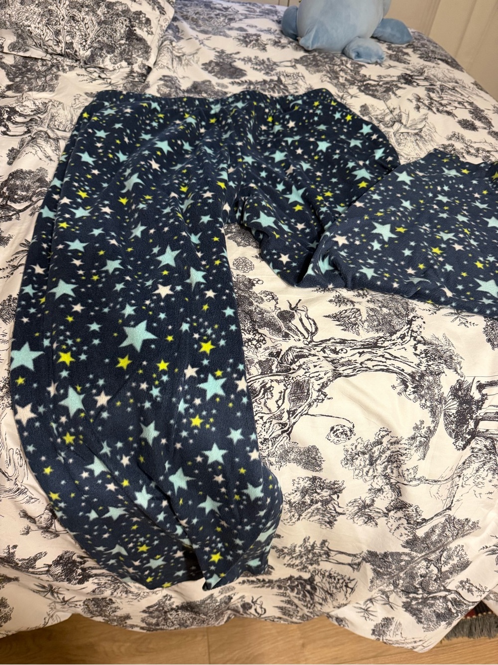 Women’s Navy Star-Print Fleece Pajama Set